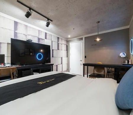 Ilsan Blanc Motel Kojang Kültér fotó