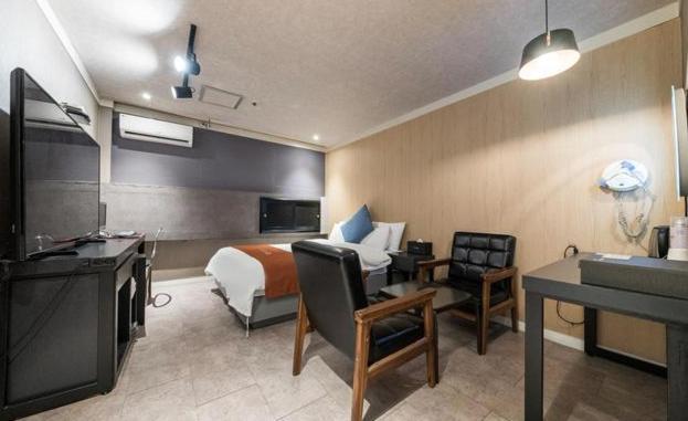 Ilsan Blanc Motel Kojang Kültér fotó