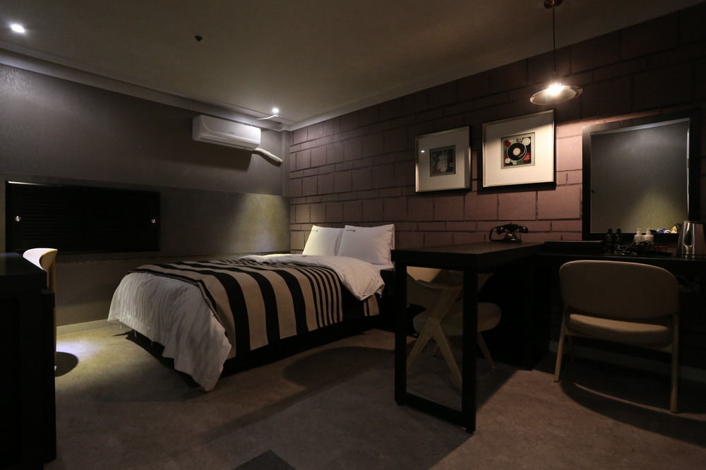 Ilsan Blanc Motel Kojang Kültér fotó