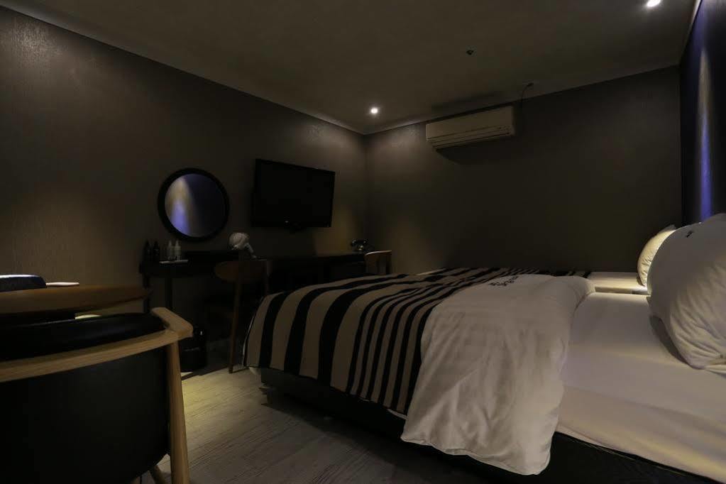Ilsan Blanc Motel Kojang Kültér fotó