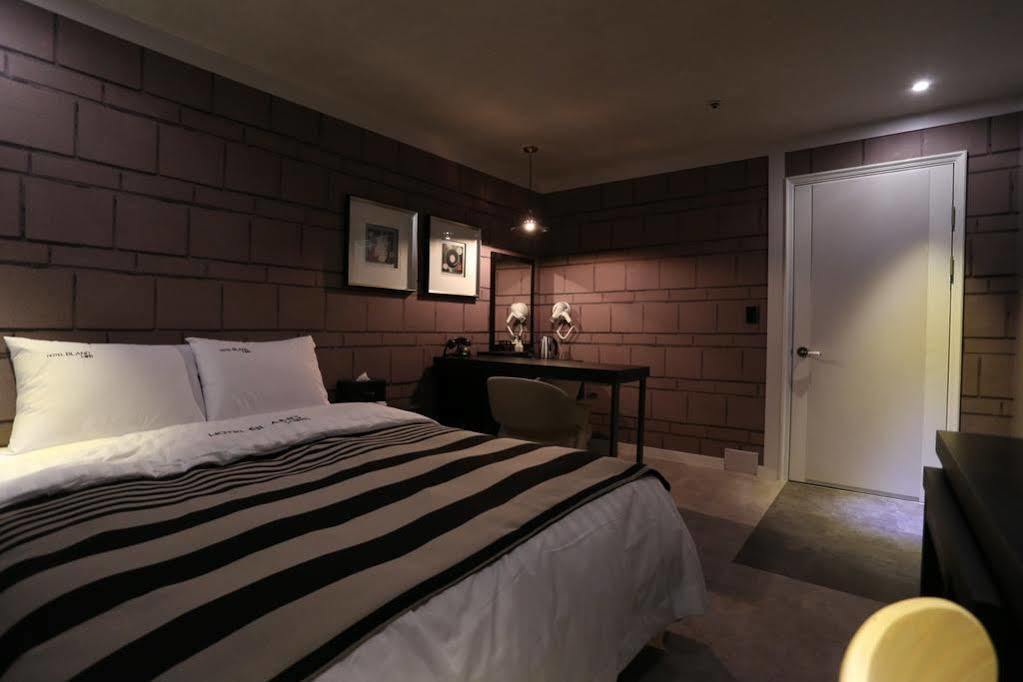 Ilsan Blanc Motel Kojang Kültér fotó